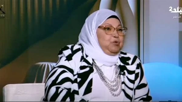 سعاد صالح تثير الجدل بتصريحات جديدة عن الحجاب وارتداء البنات لالهوت شورت واجه الشيخ رمضان عبد الرازق، الداعية الإسلامي، انتقادات حادة من مستخدمي موقع فيسبوك، بعد ظهور ابنته نوران ف