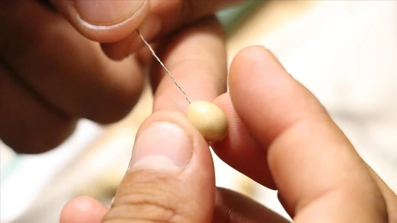 بتاريخ الأحد 01 سبتمبر 2024يتفنن التركي أوزان أوكونتش في صنع سبحات من أنواع مختلفة من الخشب، ويبيعها لزبائنه في بلدان عديدة عبر وسائل التواصل