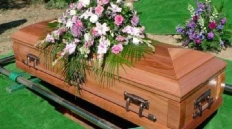 الدفن على طريقة الفراعنة يشعل معركة بالأيدي في جنازة إندونيسي بسبب علبة سجائر تحولت جنازة في إندونيسيا إلى مشاجرة كبيرة بين أهل المتوفى والقس الذي رفض إكمال الصلوات لدفن الميت، وفق