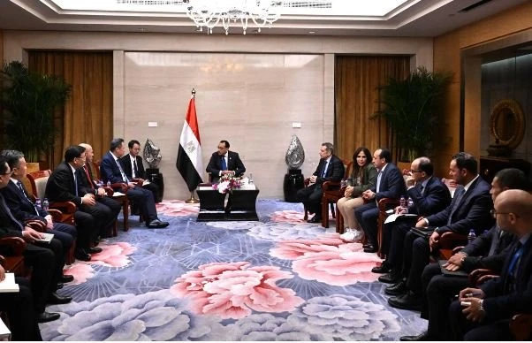 مدبولي يبحث مع نائب رئيس شركة خنان للاستثمار مجالات التعاونأكد رئيس مجلس الوزراء الدكتور مصطفى مدبولي، أهمية قيام شركة خنان الصينية بالاستثمار في مصر