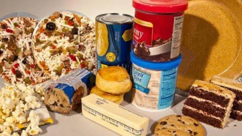 الخضيري: السموم في غذائنا تكون في المواد المصنعة عالم المرأة أكد الدكتور فهد الخضيري، الباحث في علوم الأغذية، على خطورة السموم التي تحتويها الأطعمة المصنعة التي نستهلكها بشكل يومي،