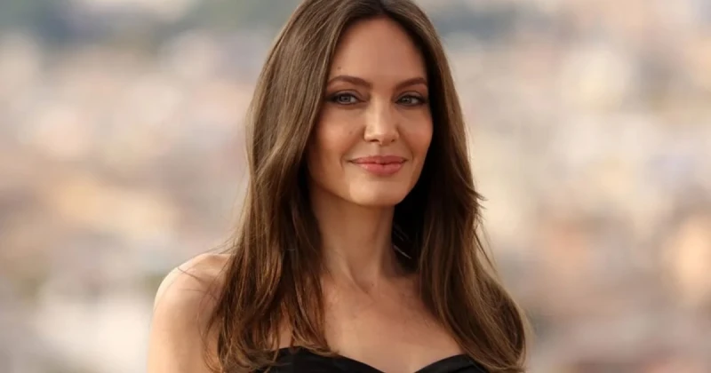 الفن و المشاهير: بعد شهرين على الحادث المروع .. أول ظهور ل إبن أنجلينا جولي شوهد باكس إبن النجمة العالمية أنجلينا جولي للمرة الأولى منذ تعرضه لحادث