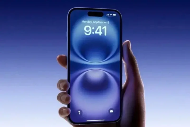 سعر آيفون 16 الجديد يتخطى 800 دولار.. مواصفات خياليةأعلنت شركة آبل اليوم عن آيفون 16 مقاس 6.1 بوصة و آيفون 16 مقاس 6.7 بوصة، مع ميزة جديدة رئيسية وهي التحكم في الكاميرا عبر زر على