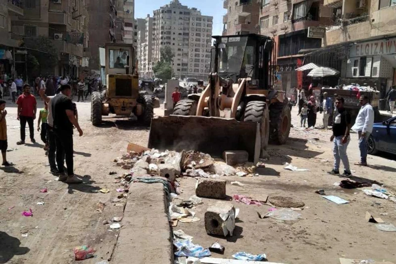 محافظة الجيزة: رفع سيارات متهالكة وفروشات واستاندات للباعة والمحال بالطريق العام تكثف محافظة الجيزة حملاتها اليومية على مستوى الأحياء والمراكز والمدن