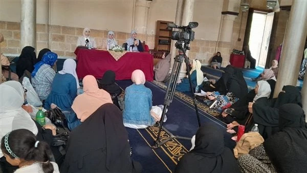 خلال ملتقاه الأسبوعي.. الجامع الأزهر يوضح حدود زينة المرأة في الإسلامعقد الجامع الأزهر الشريف الندوة الأسبوعية تحت عنوان القيم الجمالية في القرآن والسنة وذلك بحضور كل من أ.د روحية 