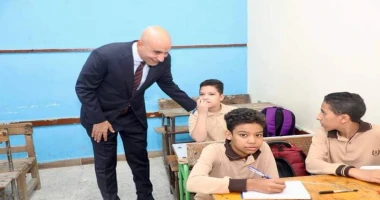 وزير التعليم فى جولة ميدانية بزيارة (٦) مدارس بحدائق القبة لمتابعة انتظام سير العام الدراسى الجديد متابعة سيد زعزوع واصل السيد محمد عبد اللطيف وزير