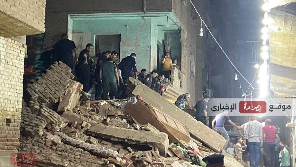 شهود عيان: الحماية المدنية تبحث عن مفقودين أسفل عقار الزيتون المنهار تبحث قوات الحماية المدنية عن المفقودين أسفل أنقاض حادث انهيار عقار الزيتونوأضاف شهود العيان في تصريحات صحفية، أ