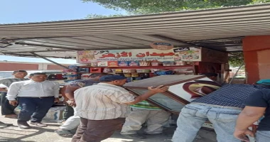 استمرار حملات الاشغالات بحي شرق برفع الاشغالات عن منطقه ميدان اسماء الله الحسنى أسيوط سيد زعزوع شنت رئاسه حي شرق برئاسه احمد ثابت رئيس الحي حمله اشغالات مكبره بالتعاون مع الاستاذرش