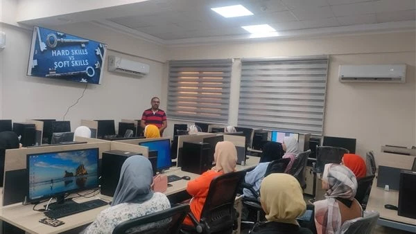 التفهم والإقناع.. التضامن تنظم تدريبا لفرق العمل بالخط الساخن بالوزارة نظمت وزارة التضامن الاجتماعي تدريبا لفرق العمل بالخط الساخن بالوزارة رقم 15044