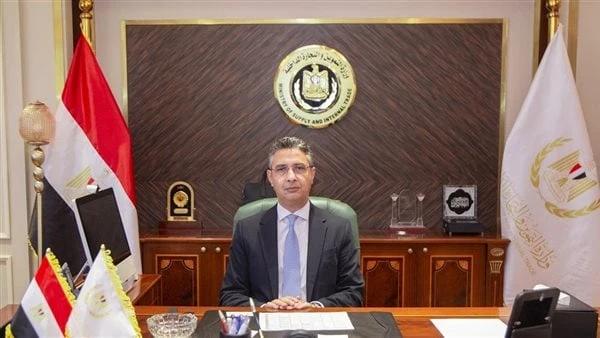 إعادة هيكلة الدعم السلعي تتصدر أجندة وزارة التموينكشف أحمد كمال، معاون وزير التموين والتجارة الداخلية لشؤون المشروعات والإعلام والمتحدث الرسمي للوزارة، عن مساعي الوزارة لإعادة هيكل