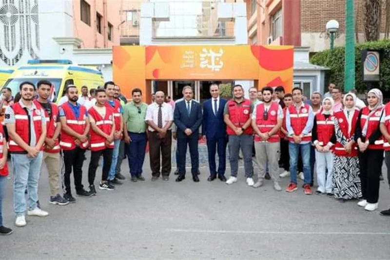 محافظ الشرقية يشهد تدشين مبادرة بداية جديدة لبناء الإنسان واصطفاف السيارت المشاركة شهد المهندس حازم الأشموني محافظ الشرقية، مساء اليوم، فعاليات تدشين