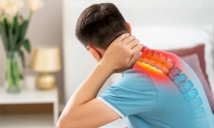 خشونة الرقبة.. إليك الأسباب والأعراض وطرق العلاج صحة تعتبر خشونة الرقبة من المشكلات الصحية الشائعة بين عدد كبير من الأشخاص، خاصة كبار السن، حيث يعاني