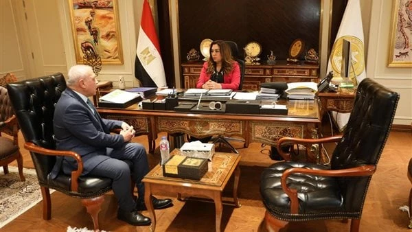 التنمية المحلية: دعم التصنيع الزراعي والمجمعات الصناعية بالصعيد لتوفير فرص عمل وجذب الاستثماراتعقدت الدكتورة منال عوض، وزيرة التنمية المحلية، اجتماعا