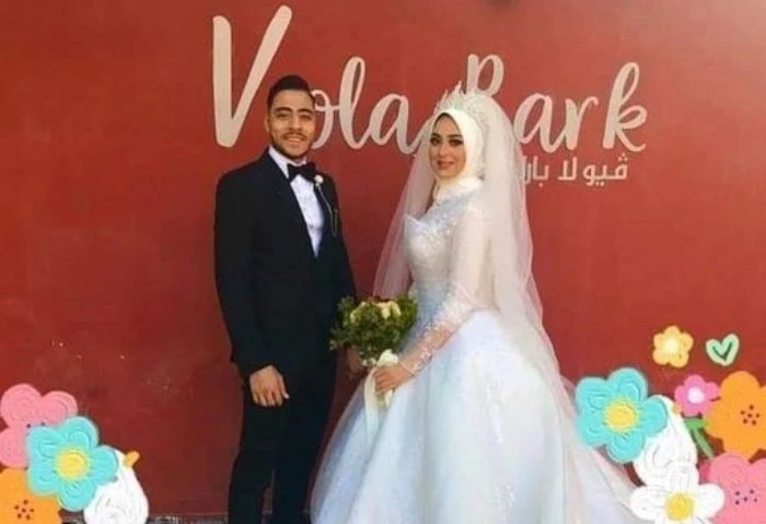 رد فعل مثير من زوجة أكرم توفيق الأولى بعد إعلان زواجه للمرة الثانية أثار رد فعل زوجة لاعب الفريق الأول لكرة القدم بالنادي الأهلي، أكرم توفيق، على