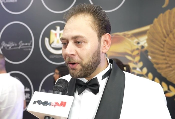 محمد علي رزق ساخرا: نفسي في مهرجان للجلابية والنجمات يلبسوا فيسكوز أعرب الفنان محمد علي رزق، عن استيائه من الزي الرسمي للمهرجانات الفنية والاحتفالات