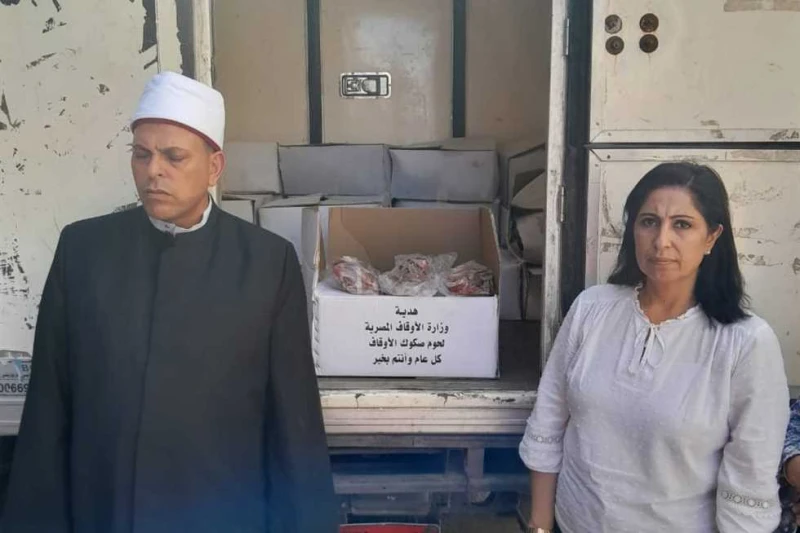 تضامن الإسكندرية تتسلم 4 أطنان لحوم صكوك أضاحي من الأوقاف (صور) تسلمت مديرية التضامن الاجتماعى في الاسكندرية، دفعة جديدة من لحوم صكوك الأضاحي 2024، من مديرية الأوقاف، اليوم الثلاثا