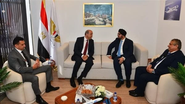 وزير الطيران يبحث مع رئيس شركة بوينج ونائب المبيعات بمنطقة الشرق الأوسطالتقى الدكتور سامح الحفني وزير الطيران المدني كولجيت أورا رئيس شركة بوينج