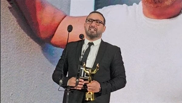 بسبب ناهد رشدي تصرف فاجأ الجميع من أحمد السقا بمهرجان الفضائيات العربية حصد النجم أحمد السقا جائزة الابداع من مهرجان الفضائيات العربية في دورته ال 15