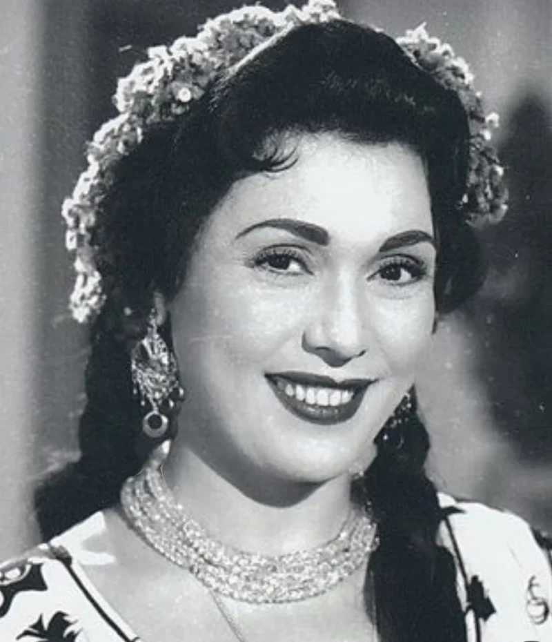 ازاي رشدي أباظة اتجوز تحية كاريوكا كنتي الزوجة الأولى لرشدي أباظة وهو برضو الزوج الأول يمكن نحب نعرف بتذكري أيه عن اللقاء الأول مكنش فيه أي حاجة تبين إن احنا هنتجوز بعض ولا قصة حب 