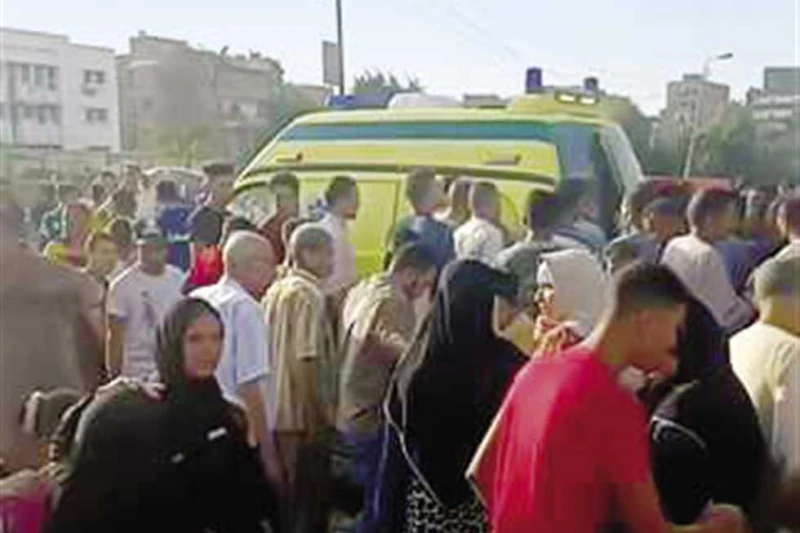 مصرع طفل إثر سقوطه من الطابق السابع ب الغربية (تفاصيل) شهدت مدينة المحلة الكبرى بمحافظة الغربية اليوم الأحد سقوط طفل من الطابق السابع. وتلقت الأجهزة