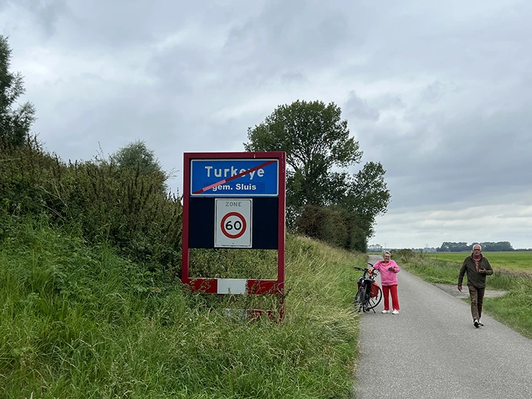 بتاريخ الأحد 15 سبتمبر 2024تضم مقاطعة زيلاند الهولندية، قرية اسمها تركيا خالية تماما من السكان الأتراك في يومنا، وتعد شاهدة على العلاقات العميقة بين