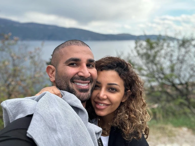 فن: أحمد سعد يعلن عودته رسميا ل علياء بسيوني: باركولي أنا خطبت فاجأ الفنان أحمد سعد، جمهوره بإعلان عودته إلى طليقته مصممة الأزياء علياء بسيوني، وذلك خلال إحيائه حفلا بالساحل الشمال