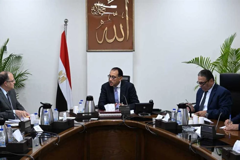 خلال أسابيع.. الحكومة تعلن توفير بعض نواقص الأدوية في الأسواق التقى الدكتور مصطفى مدبولي، رئيس مجلس الوزراء، بمقر الحكومة بمدينة العلمين الجديدة مساء