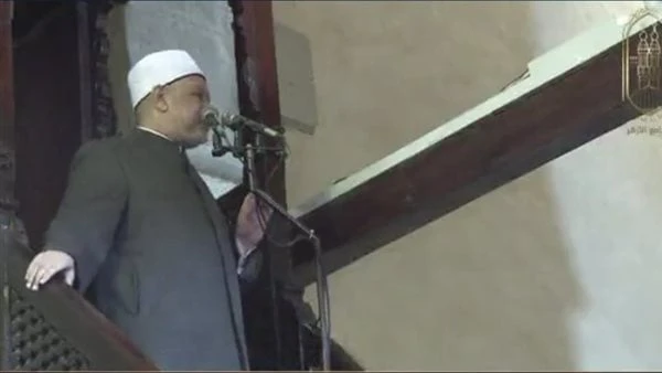 خطيب الجامع الأزهر: النبي نعمة إلهية وهبها الله للبشرية جمعاءألقى خطبة الجمعة اليوم بالجامع الأزهر الدكتور حسن الصغير، الأمين العام المساعد لمجمع