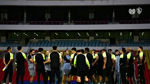 -رئيس بعثة الزمالك يؤازر اللاعبين فى المران الأول بكينيا .. حرص أحمد خالد حسانين، عضو مجلس إدارة الزمالك ورئيس بعثة الفريق الأول لكرة القدم بكينيا،