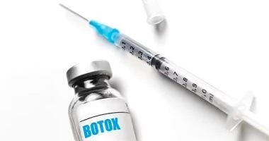 لماذا تلجأ النجمات إلى حقن البوتوكس في القدم؟.. ما حدش بياكلها بالساهل المرأة والمنوعات تشعر المرأة بالألم عند ارتداء حذاء بكعب عال حتى تظهر بأجمل إطلالة أمام الآخرين، الأمر الذى ت