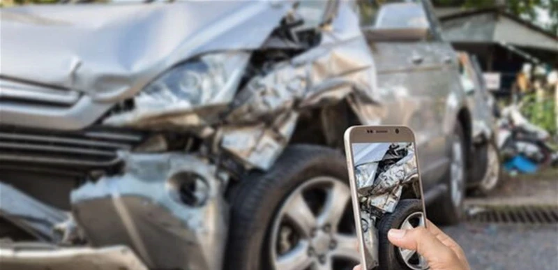 زوجته فنانة معروفة.. نجاة مخرج شهير من حادث مروع بسيارته وهذا وضعه الصحي تعرف على التالي زوجته فنانة معروفة.. نجاة مخرج شهير من حادث مروع بسيارته