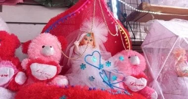 هدايا المولد النبوي 2024 للمخطوبين بشوادر السيدة السوشيال.. تختار مين؟ المرأة والمنوعات إذا ذهبت إلى حى السيدة زينب أحد أشهر الأحياء الشعبية بمحافظة