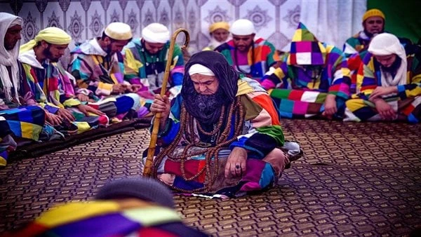 الطريقة الكركرية.. ملابسهم غريبة وشيخهم أغرب صوفي يعيش البذخ في جلباب الزاهد القصة الكاملةما هي الطريقة الكركرية ؟ سؤال طرح نفسه خلال الساعات الماضية