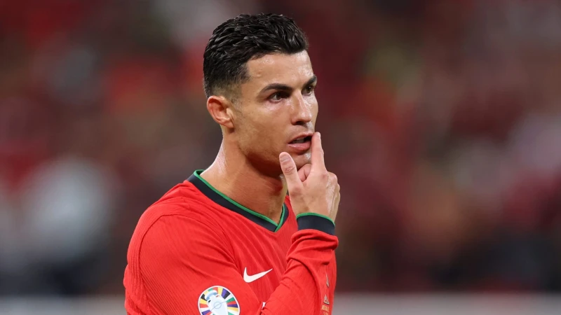 دبي، الإمارات العربية المتحدة () -- قال كريستيانو رونالدو، نجم نادي النصر السعودي، إنه سيعتزل اللعب مع منتخب البرتغال عندما يشعر بأنه غير قادر على