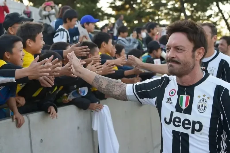 وفاة سالفاتوري سكيلاتشي نجم إيطاليا وهداف كأس العالم 1990 أعلن نادي يوفنتوس الإيطالي، اليوم الأربعاء، وفاة المهاجم السابق ونجم المنتخب الإيطالي في كأس العالم 1990، سلفاتوري سكيلاتش