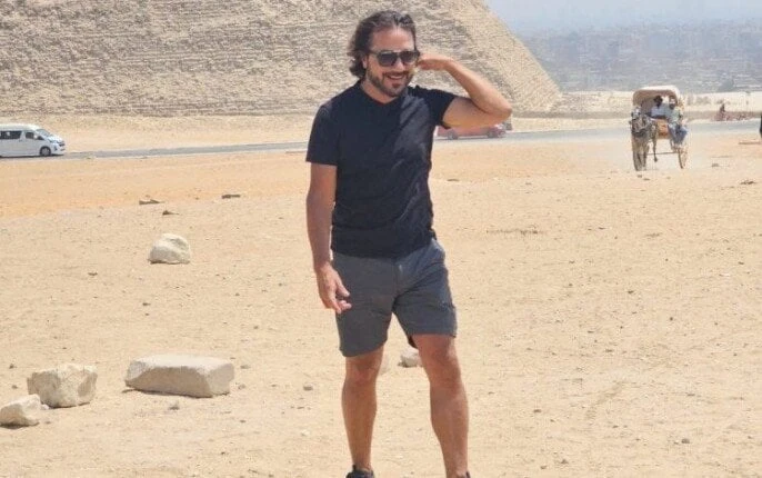 الفنان العالمي انريكي ارسي يكشف تفاصيل مشاركته بفيلم موسم حصاد الكاكا.. فيديو الفنان العالمي إنريكي أرسيتحدث الفنان العالمي انريكي ارسي، عن زيارته