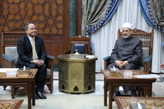 تايلاند تعرب عن امتنانها للأزهر الشريف على حسن رعاية طلابها تايلاند تعرب عن امتنانها للأزهر الشريفافاق عربيةأعرب فضيلة الإمام الأكبر الدكتور أحمد الطيب، شيخ الأزهر الشريف، خلال است