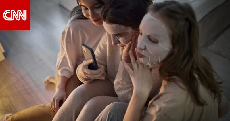 حبوب الوجه والرؤوس السوداء: ما هي أسهل طرق علاجها؟ تكنولوجيا دبي، الإمارات العربية المتحدة ()-- الرؤوس السوداء عبارة عن بقع صغيرة داكنة اللون تظهر