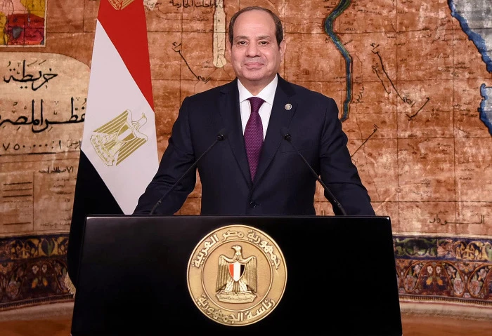 الرئيس السيسي مخرجات الحوار الوطني هامة لتوضيح تطورات القضايا الإقليمية قال الرئيس عبد الفتاح السيسي، إن مخرجات الحوار الوطني هامة جدا لتوضيح تطورات القضايا الإقليمية والدولية، حسب