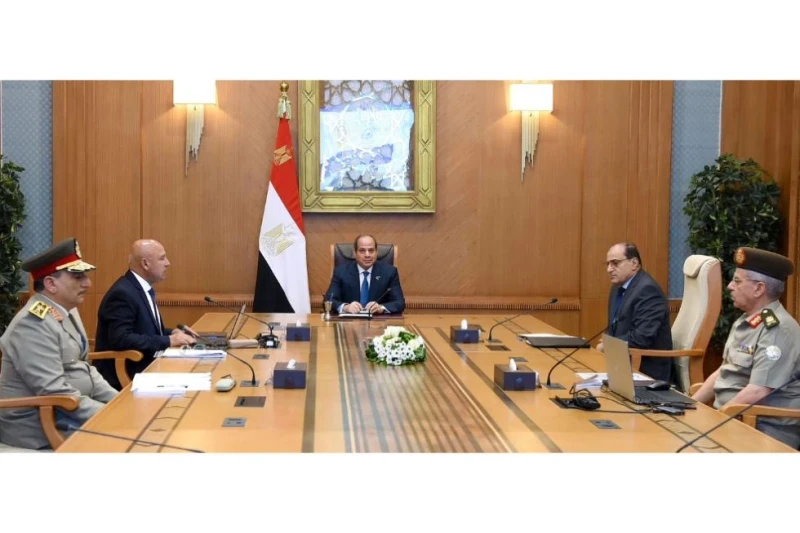 الرئيس السيسي يطلع على الموقف التنفيذي لتطبيق خطط التنمية الصناعية والعمرانية اجتمع الرئيس عبدالفتاح السيسي اليوم، مع الفريق كامل الوزير نائب رئيس