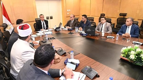 اللجنة العليا للأسر البديلة تبحث الطلبات والتظلمات الراغبة فى كفالة أطفالعقدت اللجنة العليا للأسر البديلة الكافلة اجتماعها بوزارة التضامن الاجتماعي