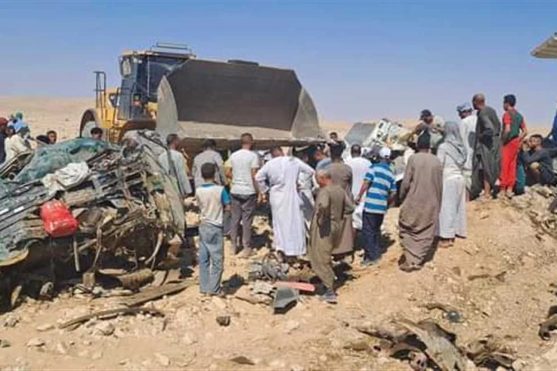 مصرع شخصين في تصادم سيارتي نقل ثقيل في أسوان لقي شخصان مصرعهما اليوم، في حادث تصادم سيارتين نقل ثقيل بشارع شركة الفوسفات في مركز إدفو شمال أسوان.