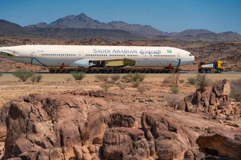 رحلة طائرات موسم الرياض إلى جدة بوليفارد وصلت ثلاث طائرات من طراز بوينج 777-200 من أسطول الخطوط الجوية السعودية رفقة موكب أمني ضخم إلى العاصمة الرياض