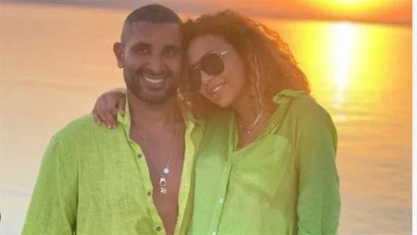 الأولاد يلبسوا لبس الفرح.. مفاجأة أحمد سعد بعد عودته إلى علياء بسيونى كشف الفنان أحمد سعد، عن تفاصيل عودته إلى زوجته السابقة علياء بسيونى بعد فترة من الانفصال وحالة الجدل التى أثير