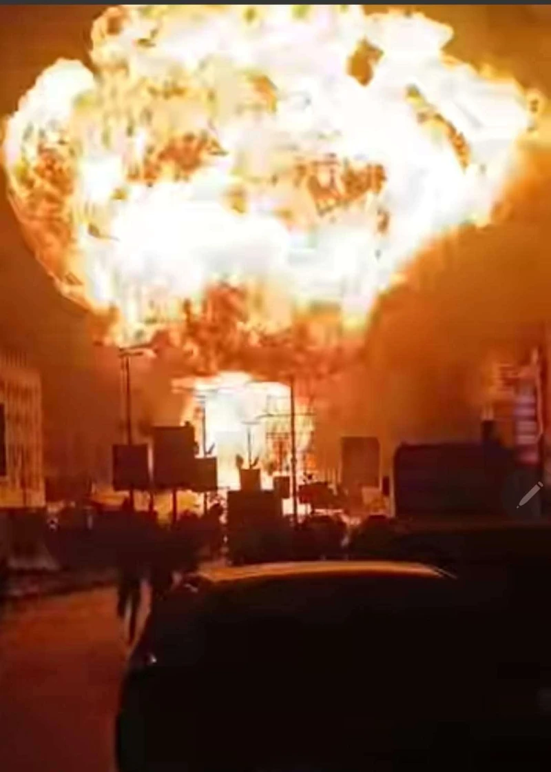 الصحفي فتحي بن لزرق:اخشى ان يكتشف الناس في عدن هذا الأمر (صدمة) _اخر الاخبار عاود الصحفي فتحي بن لزرق الحديث عن انفجار صهريج الغاز بالعاصمة المؤقتة