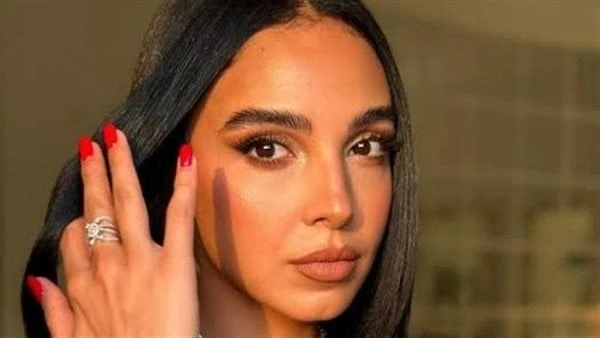 فستان مميز.. سلمى أبو ضيف تكشف عن حملها بإطلالة جديدةنشرت الفنانة سلمى أبو ضيف، صورة جديدة تكشف فيها عن حملها عبر حسابها الشخصي على موقع التواصل