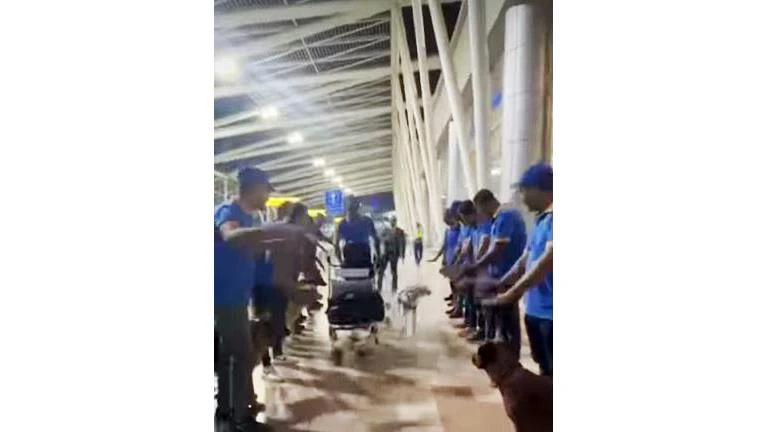 ممر شرفي لكلب البحث عن منفذ لخروج السيد رامبو بمطار القاهرة عقب عرضه في فينيسيا تعرف على التالي ممر شرفي لكلب البحث عن منفذ لخروج السيد رامبو بمطار القاهرة عقب عرضه في فينيسيا ، 08