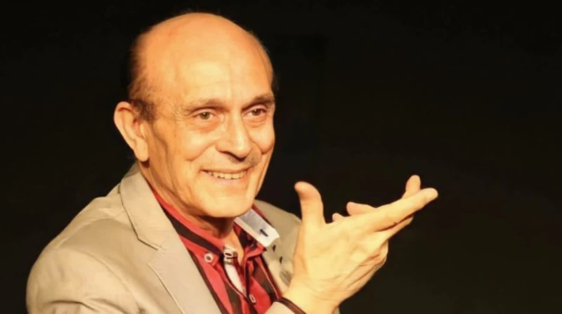 محمد صبحي يعود بمسرحية فارس يكشف المستور في هذا الموعد يستعد الفنان محمد صبحي، لعرض مسرحيته الجديدة فارس يكشف المستور اعتبارا من يوم 19 سبتمبر