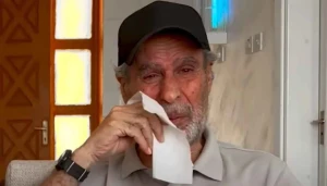 فنون: بعد تعرضه لجلطة دماغية .. إيعاز حكومي بشأن حسين دعيبس عمان - السوسنةاكد وزير الثقافة مصطفى الرواشدة إن الحكومة تابعت الحالة الصحية للفنان والمخرج حسين دعيبس بعد تعرضه لجلطة د