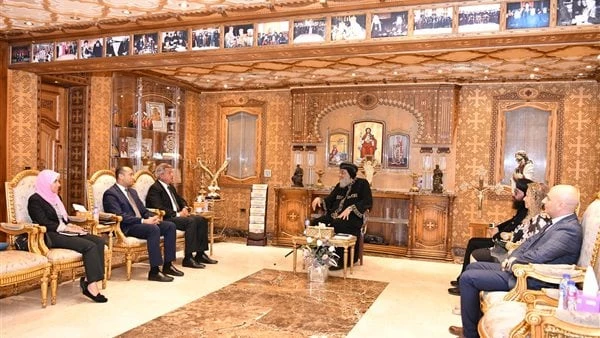 البابا تواضروس يستقبل رئيس مجلس أمناء التحالف الوطني .. صور استقبل قداسة البابا تواضروس الثاني في المقر البابوي بالقاهرة، مساء اليوم السبت، المهندس